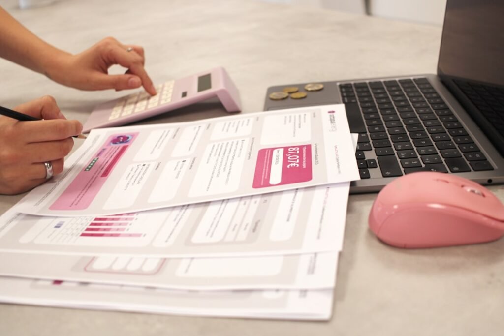 ContaFlow accountant reviewing invoices and calculating how to record a purchase rebate in the accounts